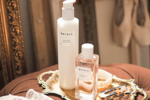 ベージック「バレリーナ」着想の“ほんのりピンク”ボディオイル、全身にハリと潤い