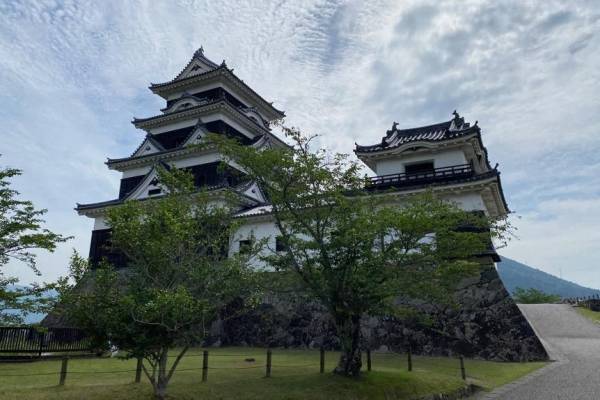 愛媛・大洲城の木造天守に宿泊できる“城泊(キャッスルステイ)”＆城下町の分散型ホテルがオープン