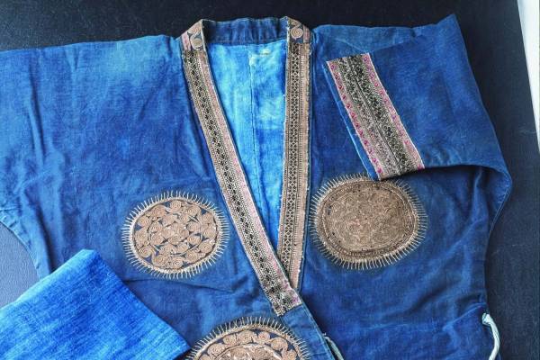 文化学園服飾博物館の展覧会「世界の藍」約40カ国の衣装や布から見る“多彩な藍染の世界”