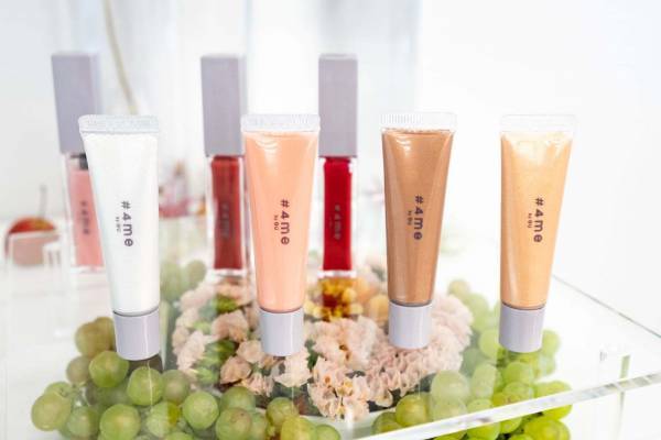 GU新コスメブランド「フォーミーバイジーユー」“ファッションに馴染む”ラメ感アイカラー＆リップグロス