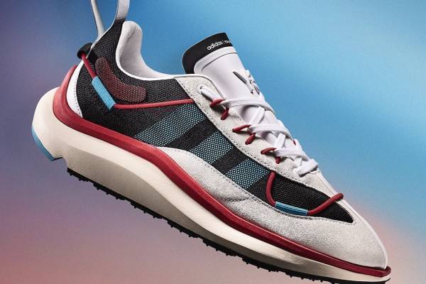Y-3の新作スニーカー「シク ラン」“スリーストライプス”が透ける2層構造のメッシュ製