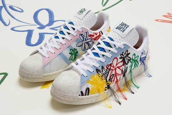 アディダス オリジナルス“花柄の刺繍”スニーカー、ショーン・ウェザースプーンとコラボ