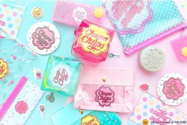「チュッパチャプス」グッズが100円ショップセリアに、“ロリポップ柄”クリアグラスやクリームケース