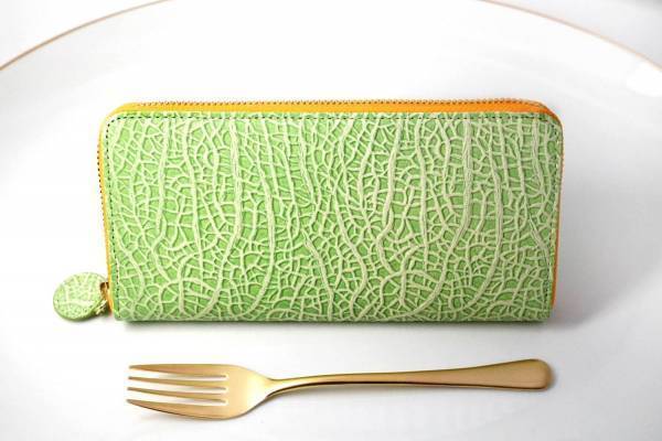 “本物そっくり”フルーツ革小物「アールスフェボリット」がラフォーレ原宿に、触って驚く“リアル”質感