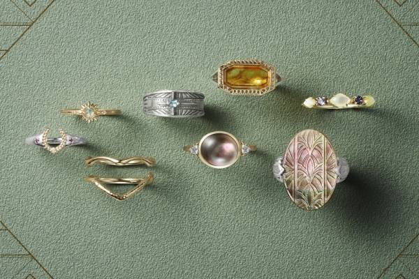 アガットの“幸せを運ぶ”天然石ジュエリー、カスタムできるイヤリングやラッキーモチーフのお守りチャーム