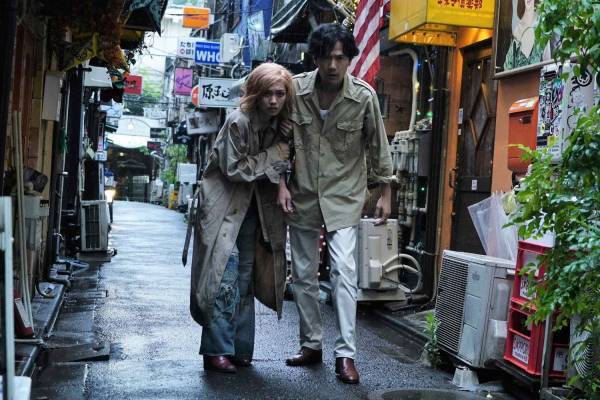 映画『ばるぼら』稲垣吾郎×二階堂ふみで手塚治虫の漫画を映像化、甘美で退廃的な“狂気の果て”を描く