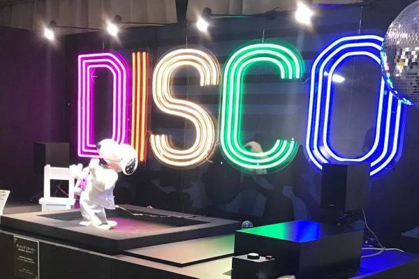 スヌーピー×科学アートの展覧会が大阪・あべのハルカスで、踊る“スヌーピーロボ”やモザイクアートなど