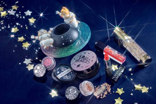ディズニーストアから「宇宙」がテーマのミッキー＆ミニーモチーフコスメ、ウィッチズポーチと共同企画