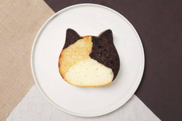 ねこ型高級食パン専門店「ねこねこ食パン」に“三毛猫”の新作、キャラメルやココア生地をミックス
