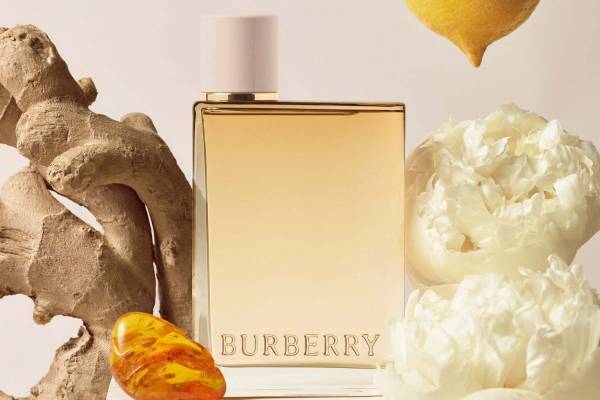 バーバリーの新香水「バーバリー ハー ロンドン ドリーム」ロマンティックに香るフルーティ フローラル
