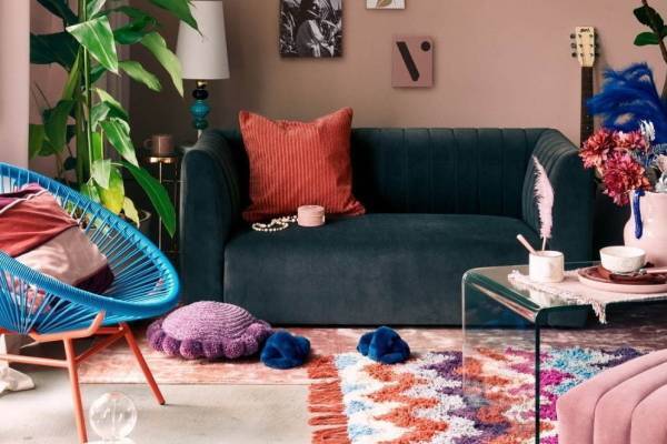 フランフラン“ボヘミアンの一軒家”着想のインテリア、幾何学柄ラグ＆花刺繍ジュエリーボックス