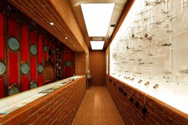 オフィシーヌ・ユニヴェルセル・ビュリーが南青山に新路面店、香りを自由に楽しめる“ガラス管”の壁面