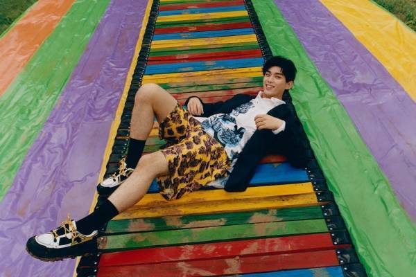 ステラ マッカートニー“ジェンダーレス”な新作ウェア、グラフィック総柄シャツやハイキングブーツ