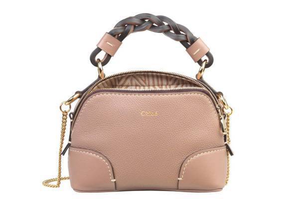 クロエのバッグ「ダリア」にミニサイズ、“精霊のような”少女イラストやソフトピンクをのせて