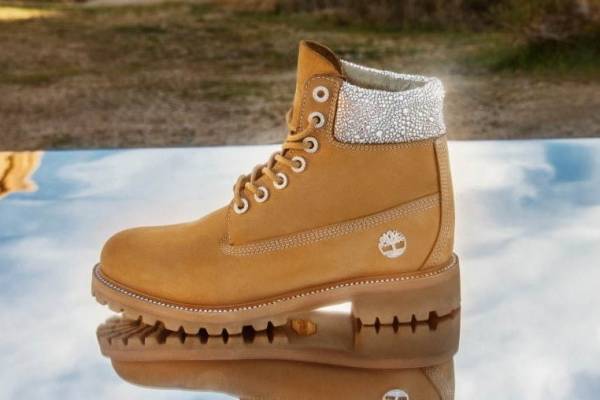 ジミー チュウ×ティンバーランド“スワロフスキー クリスタル”煌めくブーツ、メンズ＆ウィメンズで