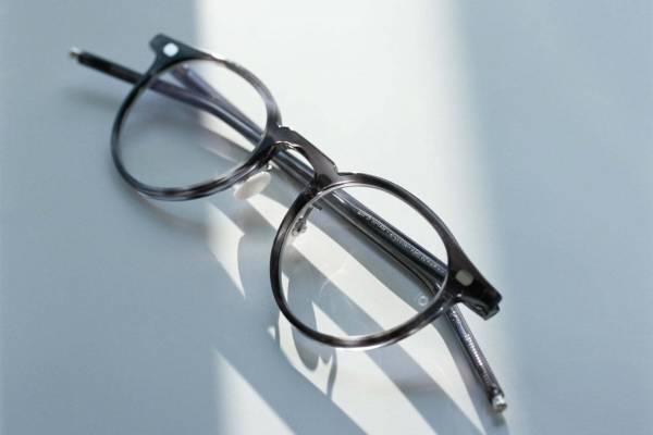 10 アイヴァン×コンティニュエ、透明感のある別注アイウェア - アンディー・ウォーホル愛用の新色も