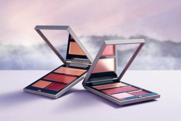 THREE“売れ続けている”「シマリング グロー デュオ」＋リップの限定パレット