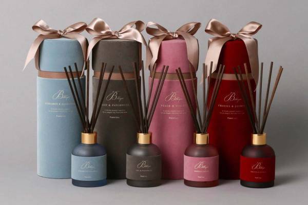 フランフラン“リボン付きベロアボックス”入りルームフレグランス、ジャスミンやスズランの香り