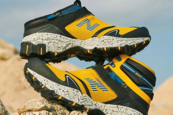 東京デザインスタジオ ニューバランス新作、サンダルに変形可能な防水スニーカーや3WAYバッグ