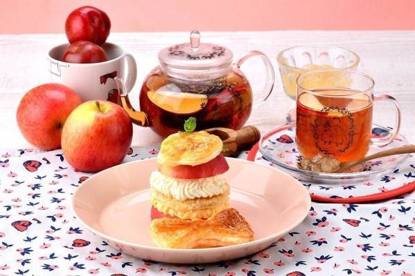 ムーミンショップ＆ムーミンカフェ“姿が見えない女の子”ニンニのグッズ＆りんごスイーツ発売