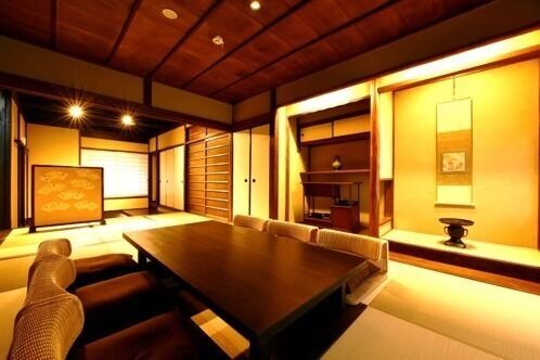 京都の一棟貸切り町家旅館「藏や」観光に便利な清水五条など7ヵ所の宿、庭を眺める浴室完備