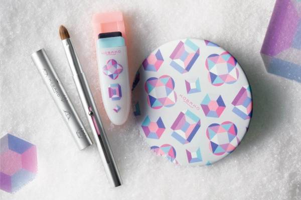 コバコ20年クリスマスコフレ“史上最小”のビューティーツールキット、アイラッシュカーラー(ミニ)など