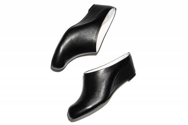 ビューティフルシューズの新作ミュール、ラムレザー使用のミニマルなフォルム