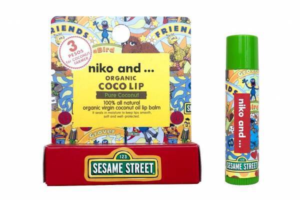 ニコアンド×セサミストリートの“ココナッツオイル入り”リップクリーム、マンゴーやパインの香りつき