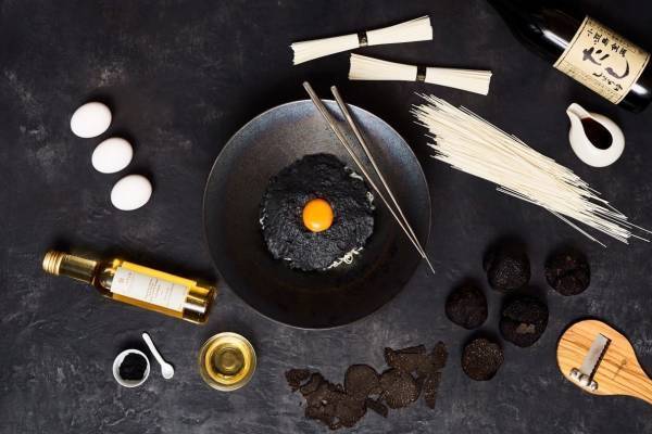 そうめん専門店「そそそ」高架下の日比谷OKUROJIに新店舗、トリュフなど高級食材やワインと味わう