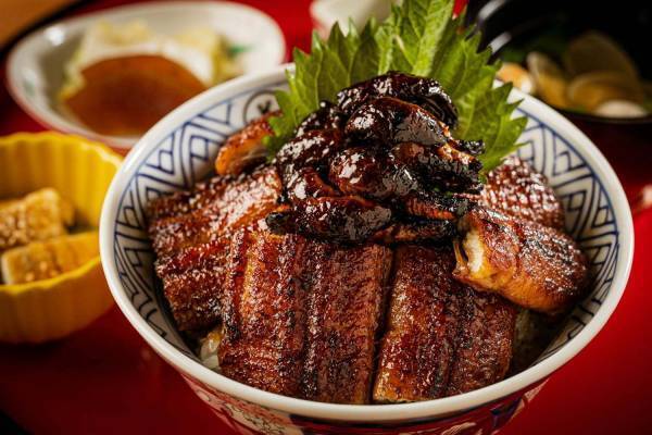 「炭焼き うな富士」名古屋でビブグルマン獲得の鰻屋が東京初上陸、日比谷の高架下商業施設にオープン