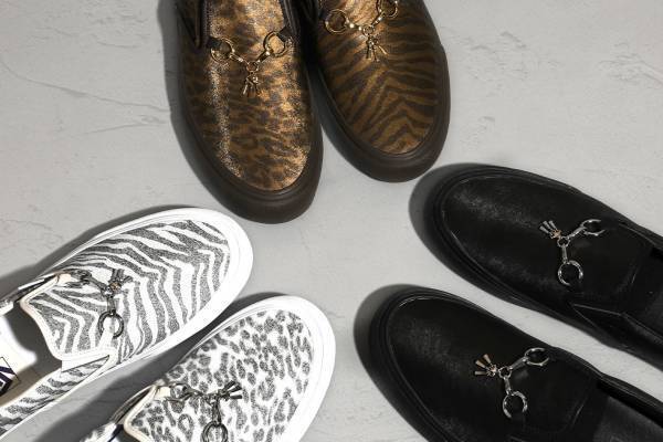 ニードルズ×VANSのスリッポンスニーカー、レオパード＆ゼブラの左右非対称プリント