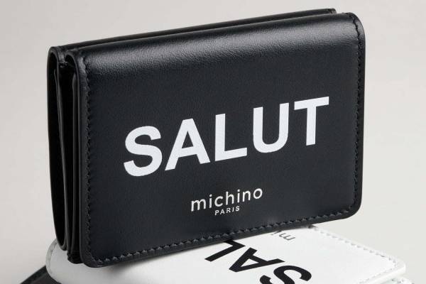ミチノ史上初のミニウォレット&ジップカードケース、仏のあいさつ“SALUT”を大胆にプリント