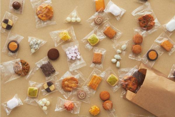 「無印良品」一部店舗でお菓子の量り売りスタート - 全28種類が1g＝4円、計20gから