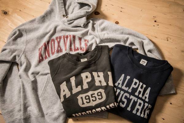 アルファ インダストリーズ“70年代ヴィンテージ”モチーフの新作スウェット、フーディーやクルーネック