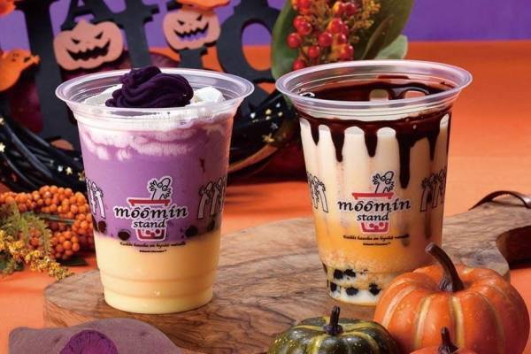 ムーミンスタンド限定ドリンク“むらさき芋プリン＆えびすカボチャミルク”、ニョロニョロストロー付き