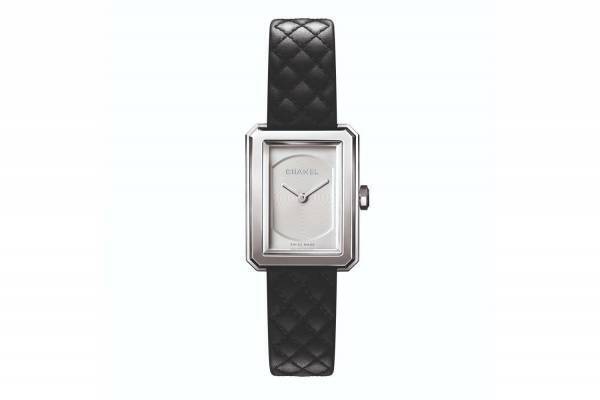 シャネルの腕時計「ボーイフレンド」に新作、付替え可能なキルティングカーフストラップ