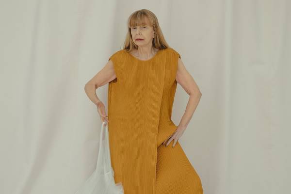 マウジーから大人の女性向け新ライン「エム アンダーバー」誕生、素材にこだわったシャツやドレス