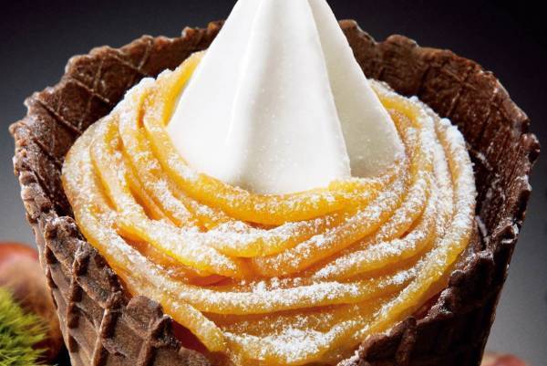 ミニストップ「和栗モンブランソフト」定番バニラソフト×濃厚モンブランソース、数量限定で発売