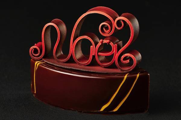 東京マリオットホテルのクリスマス2020、“Noël”文字デコレーションの濃厚ショコラケーキなど