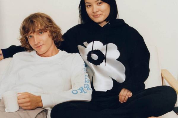 マリメッコのストリートウェア「マリメッコ キオスキ」煌めく“ウニッコ”柄フーディー＆初のロンTも