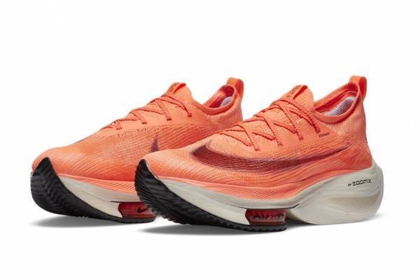 ナイキ“厚底”シューズ「ナイキ エア ズーム アルファフライ ネクスト％」新色ブライトマンゴー