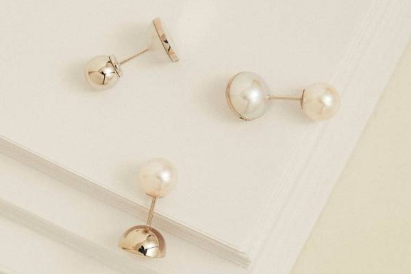 MAYUのデザイナーによる新ハイエンドジュエリー「マユオカマツ」“大胆スライスカット”のパールピアス