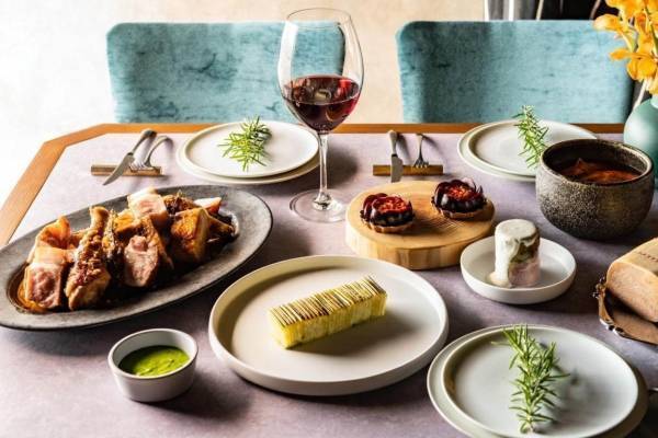 トランジットの新レストラン「アッパー」丸の内テラスに、世界的シェフが手掛けるフレンチを非日常空間で