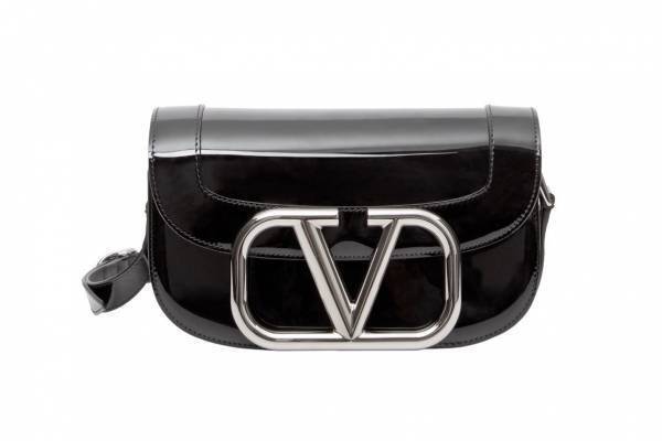 ヴァレンティノから“Vロゴ”のアイコンバッグ「スーパーVEE」メンズ・ウィメンズの新作