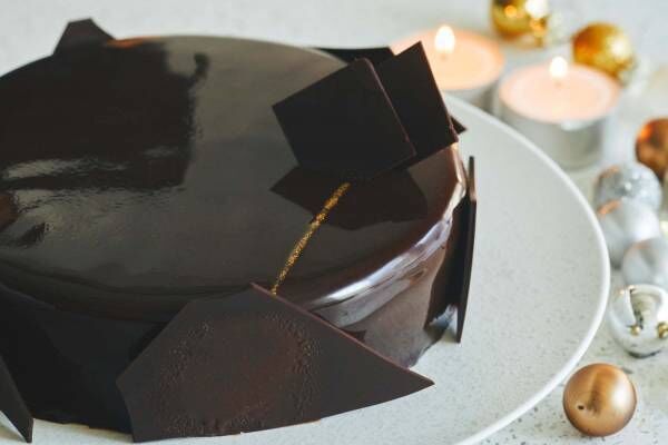 メゾンカカオのクリスマス2020、“軽やかな口どけ”5層仕立てのチョコレートケーキ