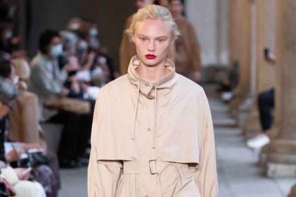 マックスマーラ 2021年春夏コレクション - “世界の再構築”に挑む女性たちのコスチューム