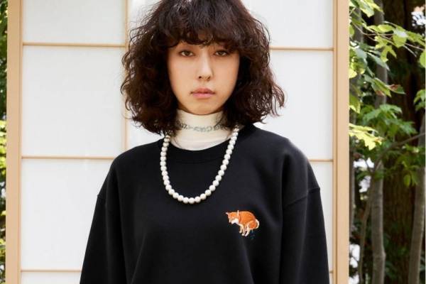 PELI手掛ける“モードな犬ファッション”ペギオンの新作、柴犬刺しゅうスウェット