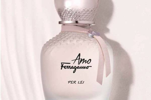 サルヴァトーレ フェラガモ「アモ」の新作フレグランス、“金木犀”香るウッディフローラルムスク