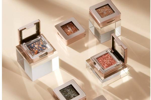 “宝石級”のきらめき「ミシャ グリッタープリズム シャドウ」に、くすみ系レッド&カーキのアイカラー