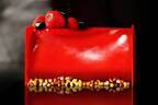 パーク ハイアット 東京のクリスマス、“天使の羽”着想のムースケーキやあまおう苺の真っ赤なケーキ